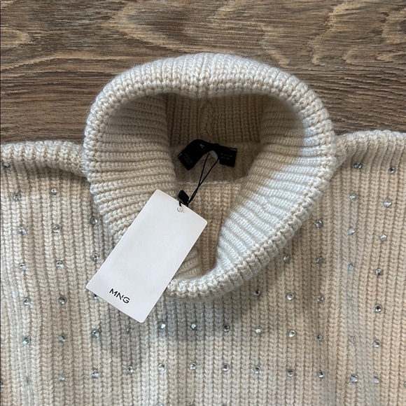 Mango Women's Size M Cream Oversized Sweater Crystal Embellished Detail NWT - Picture 2 of 7